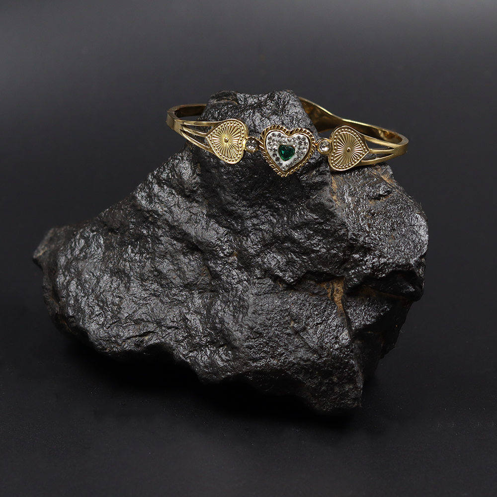 Viqso Emerald Heart Bangle