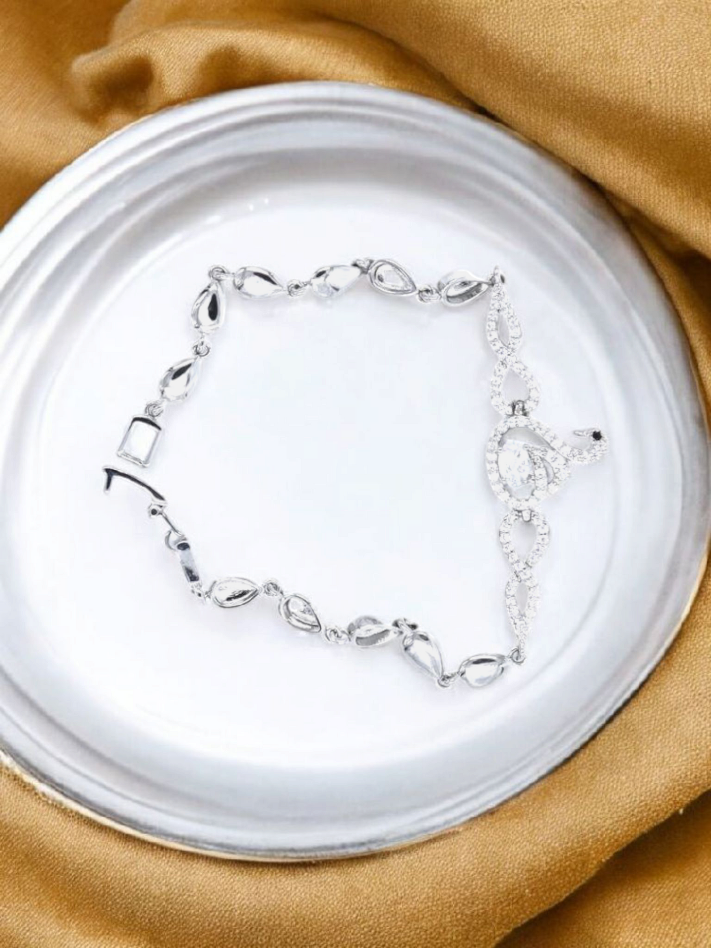 Viqso Royal Swan Bracelet