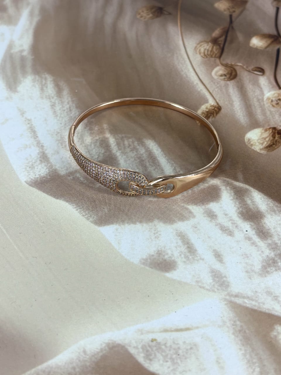 Viqso Embrace Cuff bangle