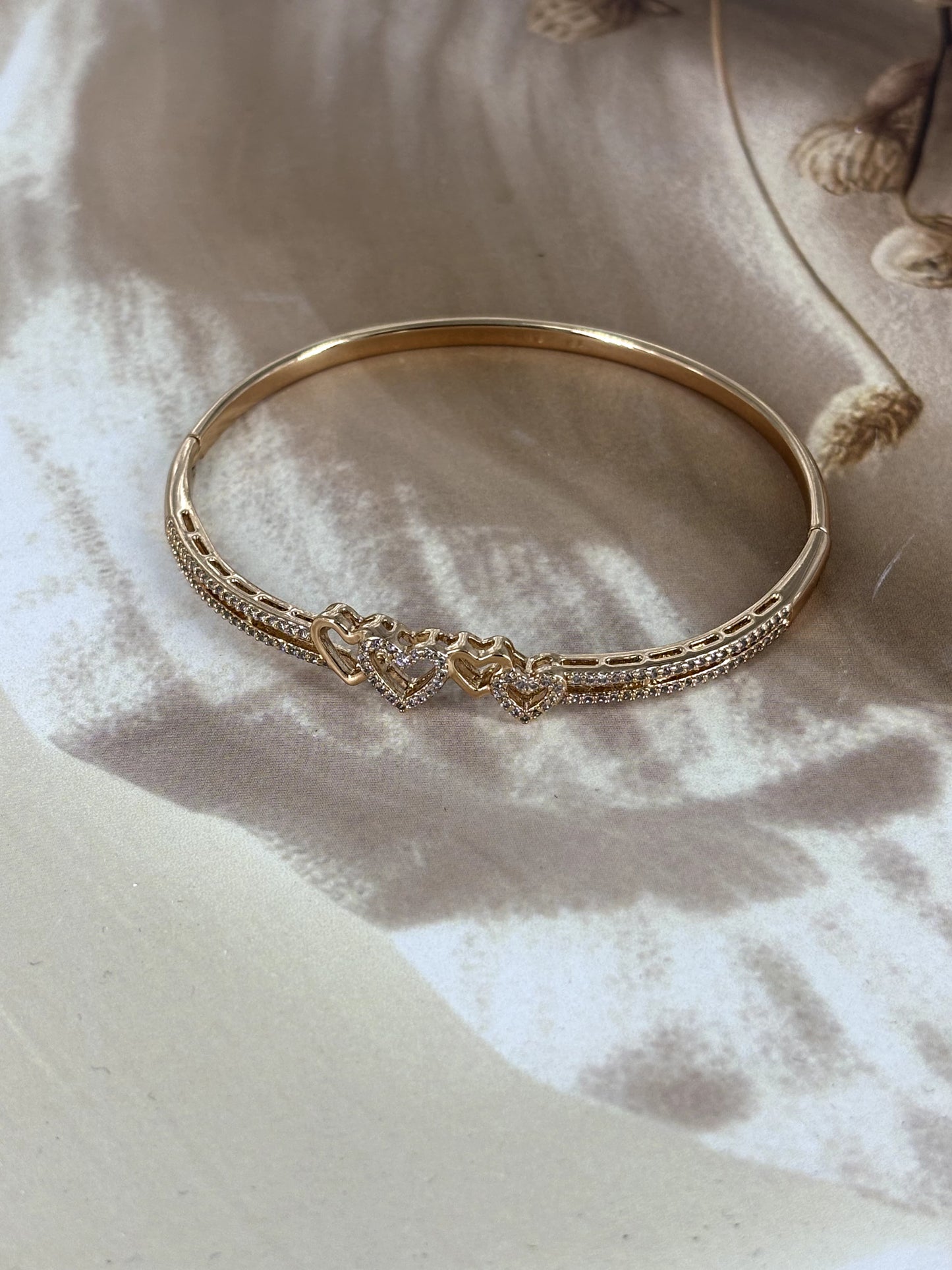 Viqso Trinity Heart Cuff