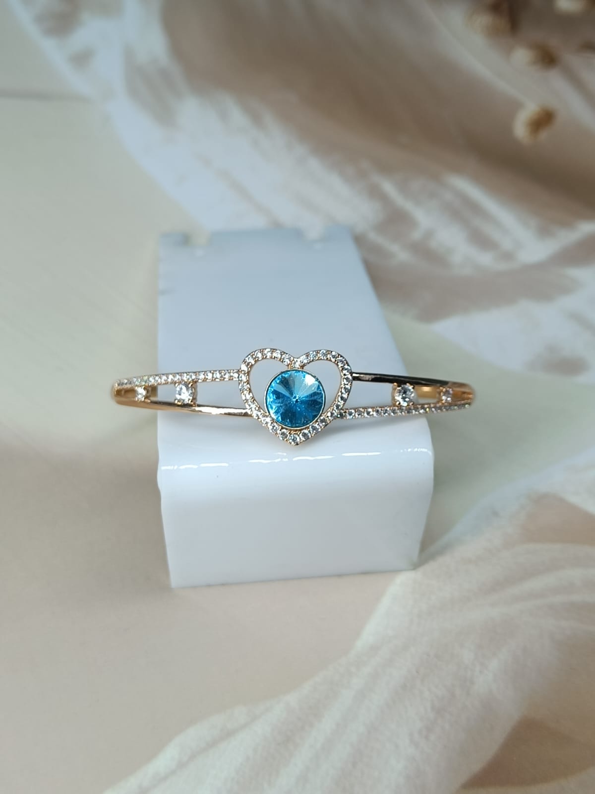 Viqso Azure Heart Bangle