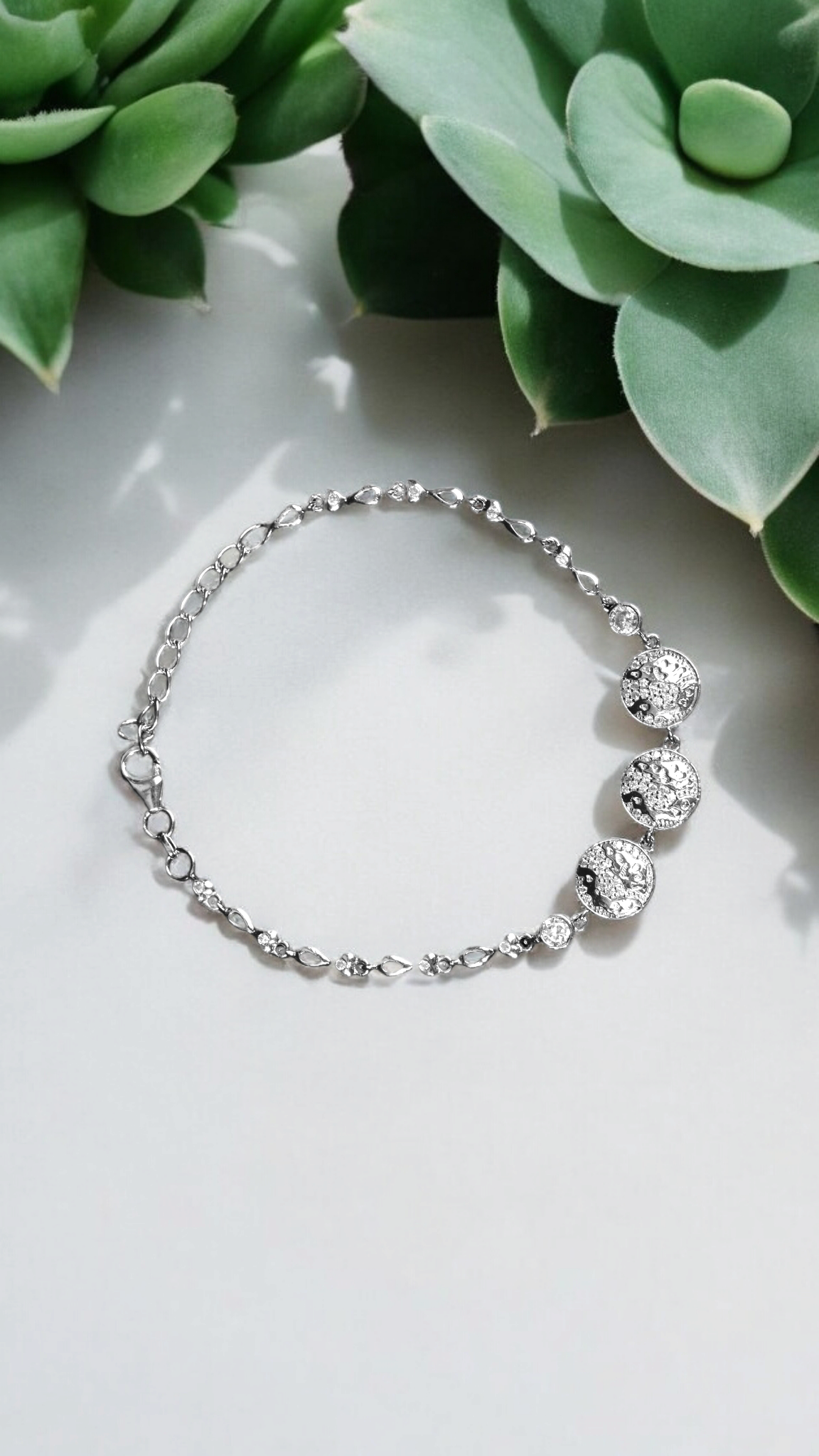 Lunara Charm – Zircon Circle Bracelet