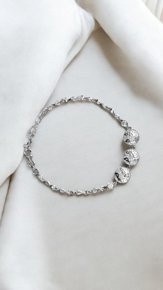 Lunara Charm – Zircon Circle Bracelet